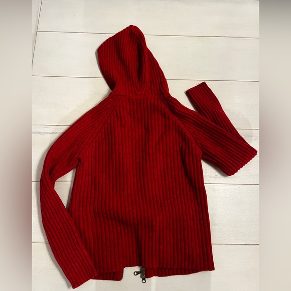 Patagonia sweater. Size Med. Burnt Orange/Red tone. Amazing for fall weather. - Picture 2 of 3